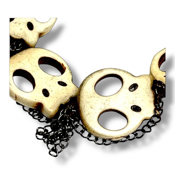 Signed Skull ivory color distressed stretch bracelet with mini chains - Picture 5 of 11
